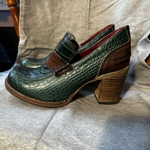 FREEBIRD - Bellevue in Green Croco SIZE 9